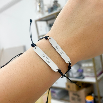 Pulsera tejida con placa grabada de Acero